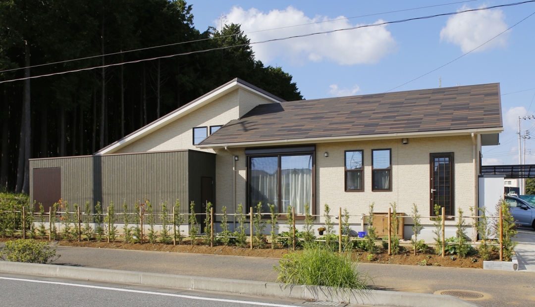 中庭のあるもみの木の平屋